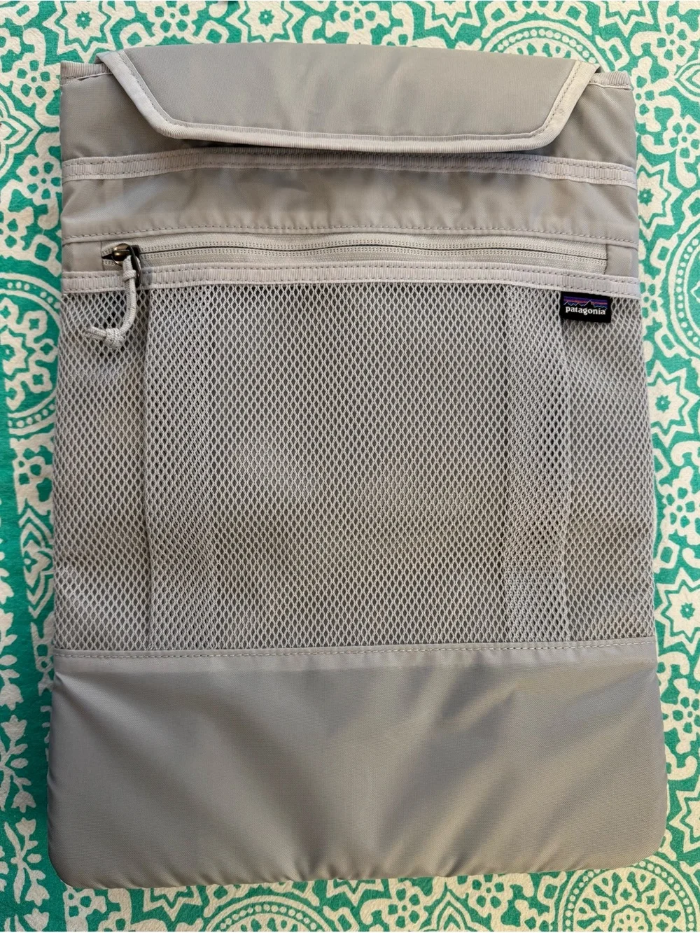 PATAGONIA Gray Laptop Sleeve with Mesh Front Zipper Pocket – Excellent Condition